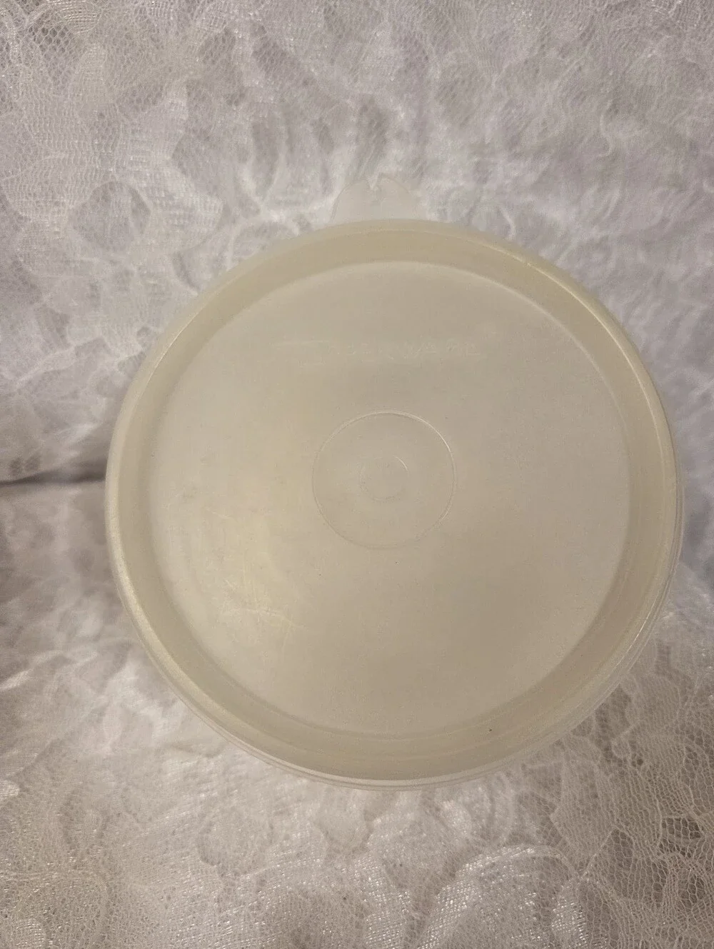 Tupperware: set of 4 Canisters With Lids